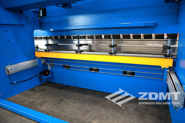 中德機(jī)床攜手意大利ESA成功研制新型電液同步數(shù)控折彎?rùn)C(jī)5 中德機(jī)床攜手意大利ESA成功研制新型電液同步數(shù)控折彎?rùn)C(jī)5